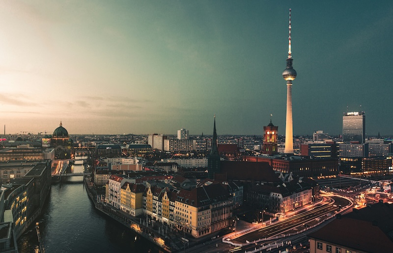 When Berlin lights up, the city’s vibe shows itself. Efficient systems keep life grounded so nights like this feel earned, not exhausting.