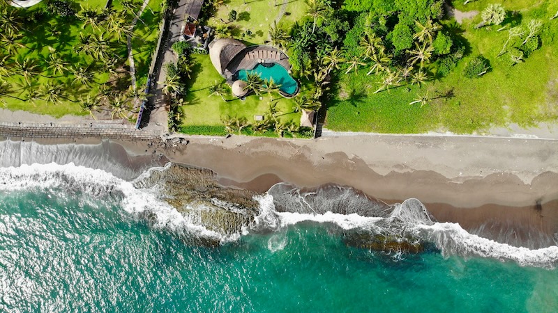 This coastline looks effortless, yet shorelines move and rules shift. Living close to the sea means staying alert to how nature and policy shape the edges of home.