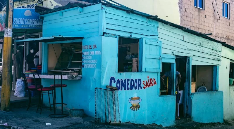  A plate of home-style cooking here costs less than your morning coffee back home. Comedores like this keep daily life affordable, proving flavor does not need a fancy address.