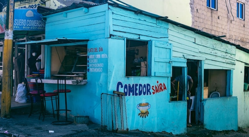 A plate of home-style cooking here costs less than your morning coffee back home. Comedores like this keep daily life affordable, proving flavor does not need a fancy address.