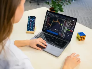 Built-In Scripts On Streamlined Platforms That Manage Risk In Fast Markets